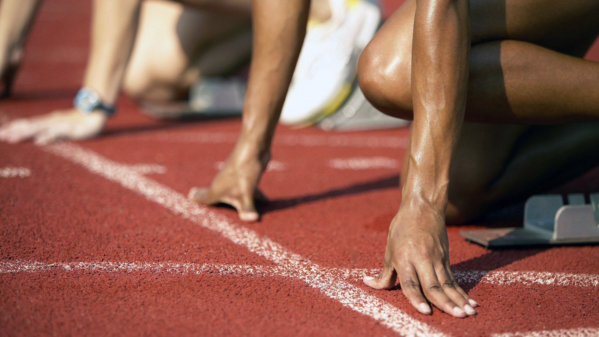 米兰体育app下载-【冠军争夺激烈】一场比赛决定季后赛名次，冠军季中赛